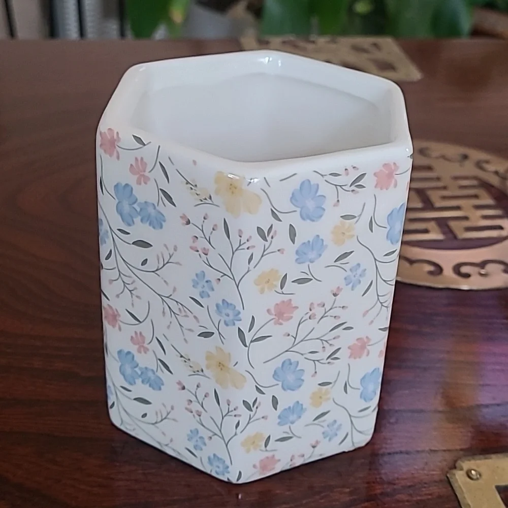 Desktop Pen Cup